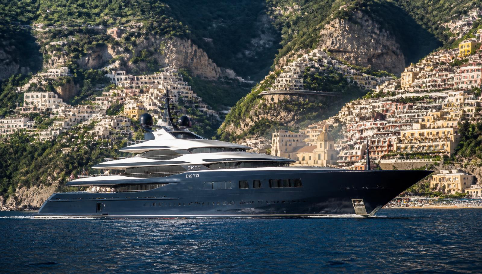 M/Y Nocturne Elite exterior profile in Amalfi Coast