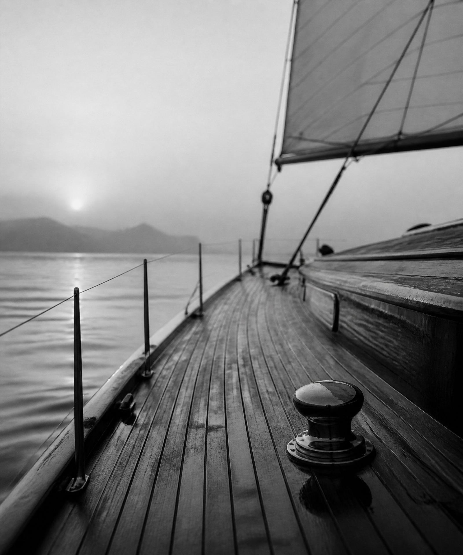 Dawn on the aft deck — fig. 001
